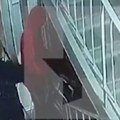 Bivši policajac pokušao da ukrade lift Kamere zabeležile nesvakidašnju akciju (video)