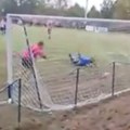 Urnebesna scena seoskog fudbala koja je nasmejala celu Srbiju: Ovakav promašaj još niste videli