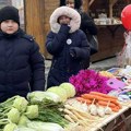 Devetogodišnji Teodor iz Mihajlova je primer i zrelosti i vrednoće: Što baka i deka proizvedu, on prodaje