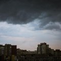 (Mapa iz sata u sat) Hitno se oglasio RHMZ! Pogledajte kako olujna masa tutnji kroz Srbiju: U narednih sat vremena nepogode…