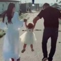 "Devojčice moja, istorija se ponoviti neće" Pevačicu su zlostavljali sa 14 godina, sada se obratila ćerki i rasplakala je celu…