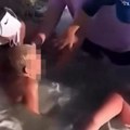 Deca kopala rupu na plaži, a onda je usledio horor: Pogledajte dramatičan snimak borbe za goli život
