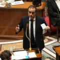 Makron se „odrekao” penzione reforme da bi spasao vladu