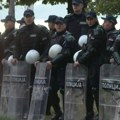 Skup u Smederevu protiv ilegalnog transporta gasa kroz centar grada: Došlo do guranja između građana i policije
