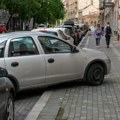 Majko mila, šta je ovo? Mladić krenuo da parkira auto, a onda je greškom završio ovde – komšije se krstile! (video)