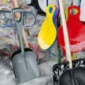 Zimski alat i sanke na „Beogradskom buvljaku”