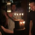 (Video) Novak Đoković banuo na rođendan Luke Dončića u Los Anđelesu! Svećice duvali uz pesmu koja je obeležila detinjstva…