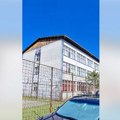 VIDEO: Funkcioner u BiH svoju novu funkciju proslavio okretanjem teleta na ražnju u školskom dvorištu