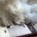 Dim vidljiv sa velike udaljenosti: Prvi snimci velikog požara na Novom Beogradu (video)