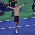 Zverev "preživeo" teniski maraton usred noći, pa skinuo majicu - postao jedinstven slučaj u istoriji grend slemova
