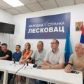 Opozicija pozvala Leskovčane na drugi protest “Srbija protiv nasilja“, Cakić najavio da će se šetnje nastaviti tokom…