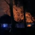 Нови велики пожар у Србији! Гори бања код Сомбора: Ватра се диже неколико метара у висину, дим куља, небо се закрвавило…