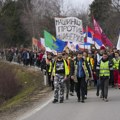 Studenti iz Kragujevca u Mladenovcu: Pogledajte kako su ih dočekali (VIDEO)