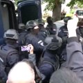 Pušten fotoreporter Gavrilo Andrić koji je bio priveden ispred suda u Novom Sadu