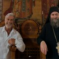 Mel Gibson pred freskama Svetog kneza Lazara i Miloša Obilića: Slavni glumac ne prestaje da oduševljava (foto)