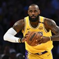 Lebron povredio koleno: "Izbegli smo metak" VIDEO