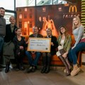 Humanitarna aukcija kauča iz serije „Prijatelji“: McDonald’s obezbedio donaciju za NURDOR