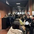 Protest profesora i studenata Filozofskog fakulteta ispred Dekanata