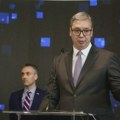 Vučić pozvao na smirivanje strasti posle ispisivanja uvredljivih grafita protiv studenata, najavljuje izbore za dva do šest…
