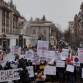Studenti organizuju tribinu „UPKM – stalna institucija privremeno sedište” na Đačkom trgu u Kragujevcu