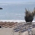 Horor na poznatoj plaži na Balkanu: Naređena hitna evakuacija, građanima stiglo upozorenje (video)