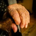 "Ogorčen sam što moram da brinem o starim roditeljima! Život mi je noćna mora" Šokantna ispovest sina koji se stara o ocu i…