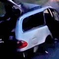 Užasna saobraćajna nesreća na Pupinovom mostu! Automobil uništen, a delovi su rasuti na sve strane (video)