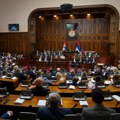 Prvo kašnjenje, pa pauza od sat vremena: U Skupštini Srbije nastavljena rasprava o nepoverenju Gašiću (video)