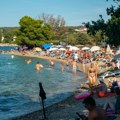 "Srpski paradajz turisti prešli igricu!" Domaćin izvadio slaninice, kulena, kobasice, pršute, sira i paradajza - one se…