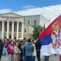 Počeo protest „Sever zove“ u Subotici: Okupljanja na 14 lokacija u gradu, na sve strane izloženi transparenti i zid srama…