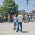 MEŠTANI NA DVA SATA BLOKIRALI TERETNI SAOBRAĆAJ NA RELACIJI IVERAK-ZABRDICA – “BLOKADA UPOZORENJA”