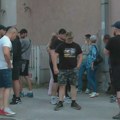 Po zatvaranju biračkih mesta u Zaječaru veterani primetili sumnjive muškarce sa torbama, građani kažu - "tu je SNS štab"