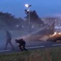 Vodenim topom na aktiviste u Francuskoj (video)