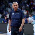 Pešićev prolazak pored Jokića i ekipe bez reči... Ekskluzivan snimak sa Eurobasketa! Evo šta se dešavalo iza kulisa (video)…