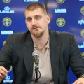 "Nema odmora na ovom svetu" Nikola Jokić stao pred kamere, pa citirao Tomija Šelbija! Srbin napravio šou na konferenciji za…