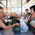 Kupio kruške na pijaci, ali ga je ukus iznenadio: Prodavačica tvrdila da su domaće - "Prodaju priču, a ne svoj proizvod"