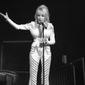 Umrla Doli Parton