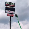 Električar ostao zarobljen 40 metara iznad zemlje: U strahu za život snimio poslednju poruku ženi i deci