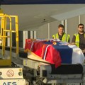 Prvi snimci kovčega sa telom Ratka Mladića: Dočekali ga pripadnici VS, prekriven zastavama Srbije i Republike Srpske
