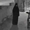 Preplašeni narod se okupio u Lukavcu zbog misteriozne žene u crnom: Oglasila se i policija