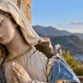 Dve osobe privedene zbog uništavanja statue Device Marije