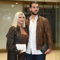 "Смршала сам 6 кила, уживо ми сви говоре како сам танка и лепа" Дара Бубамара са млађим дечком у јавности: Не одвајају се, све…