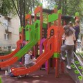 Mališani iz Pančeva nakon škole u radnu akciju: Počistili igralište koje su njihovi vršnjaci išarali