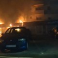 Povređena jedna osoba na mestu požara u Surčinu: Na teren izašlo 20 vatrogasaca VIDEO