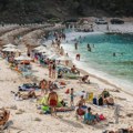 Srbi otišli na privatnu plažu na Tasosu pa se gorko pokajali: Ležaljke platili 30€, a onda shvatili da su prevareni! Pukli…