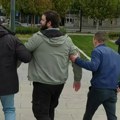 VIDEO: Muškarci u civilu priveli aktivistu uoči protesta zbog nesreće u Novom Sadu