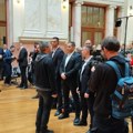 Bahato i bezobrazno ponašanje opozicije! Ćuta opstruiše obraćanje Ane Brnabić tokom konferencije za medijie (video)