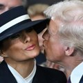 Tramp doživeo veliku nezgodu kad je pokušao da poljubi Melaniju na inauguraciji!