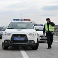 Policija zaplenila tri i po tone polovnih akumulatora: Muškarac i žena švercovali opasne materije preko Sremske Rače!