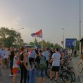 Šetnja do zatvora na Klisi: Demonstranti u Novom Sadu traže da svi uhapšeni tokom protesta budu pušteni (foto/video)